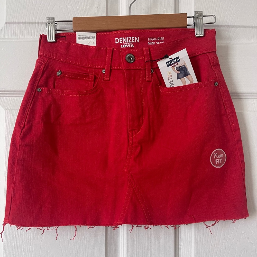 NWT Denizen from Levi’s High Rise Mini Skirt. Red. Size 4.